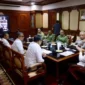 Rapat penanganan DAS membahas antisipasi banjir dan pemulihan infrastruktur Aceh yang berlangsung secara virtual dari Ruang Rapat Wakil Gubernur Aceh. (Foto:Dok/Adpim)