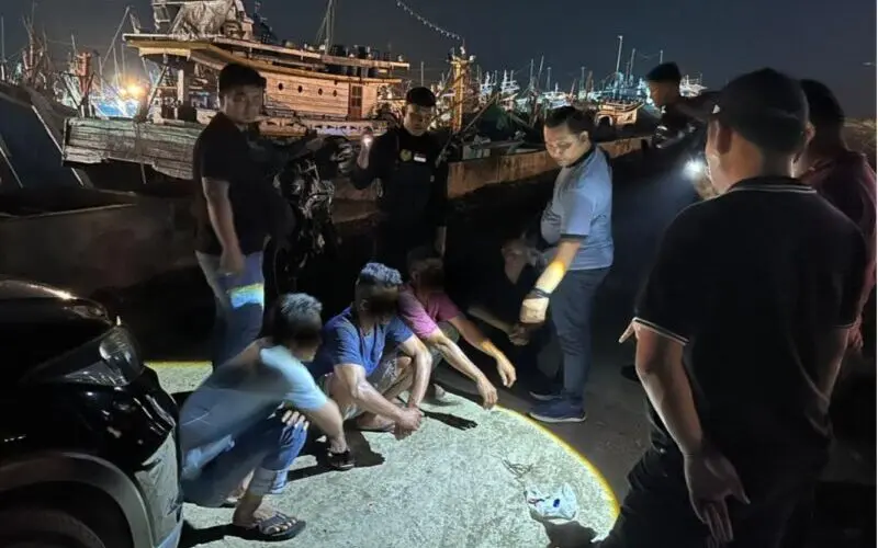 Polisi mengamankan empat nelayan dalam razia narkoba di TPI Lampulo Banda Aceh. (Foto:Dok/Polresta Banda Aceh)